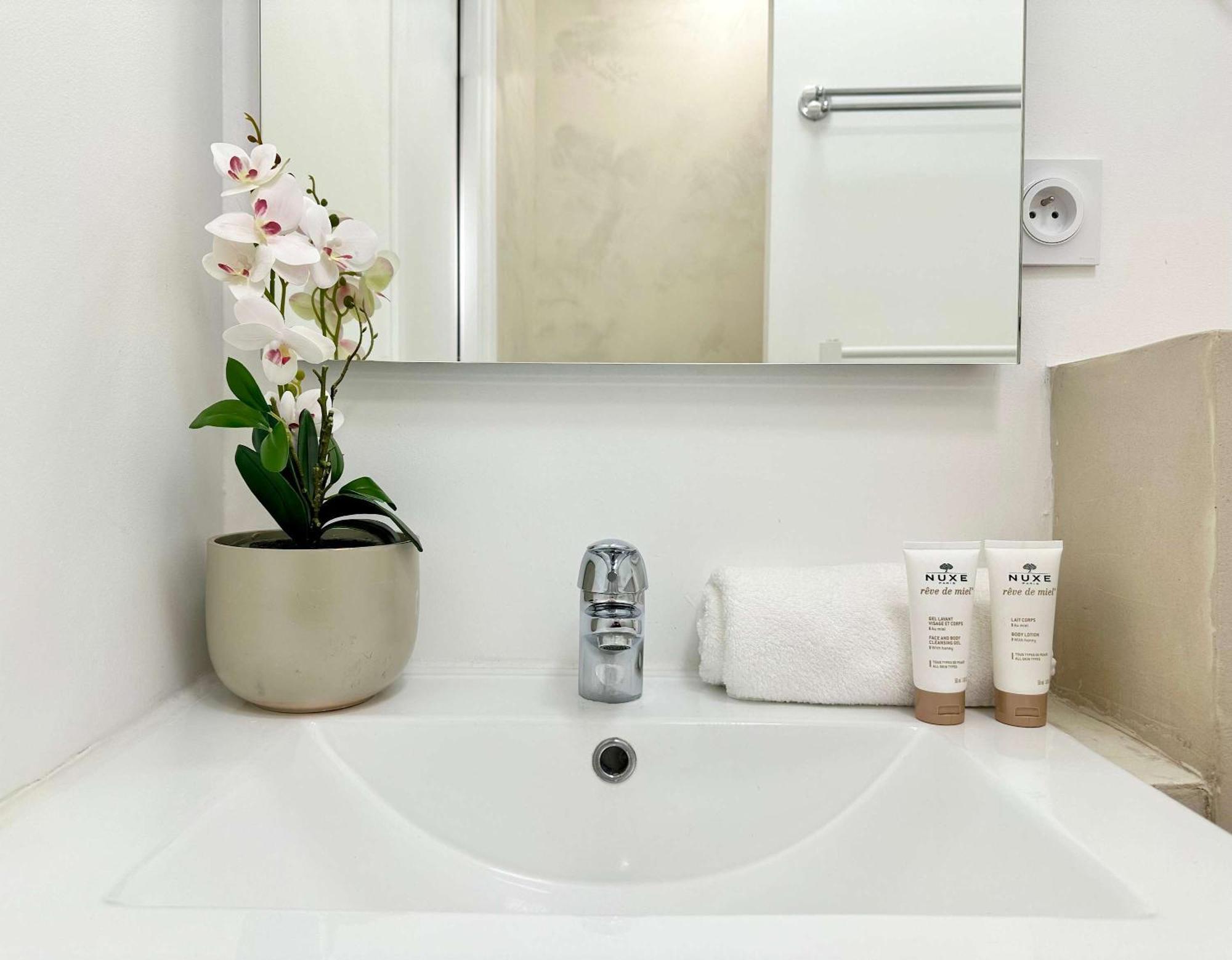 Brand New Apartment In Le Marais 파리 외부 사진